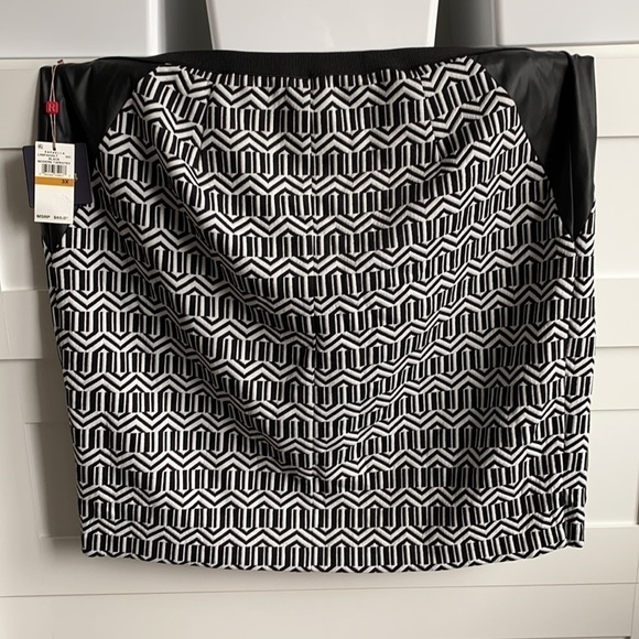 Rafaella - Sexy Skirt, Geometric Pattern​​​​​​​​​​​​ - Picture 3 of 4